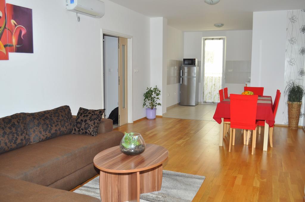 Apartment Kristijan Макарска Экстерьер фото