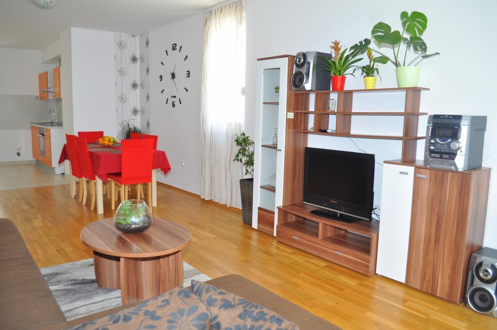 Apartment Kristijan Макарска Экстерьер фото